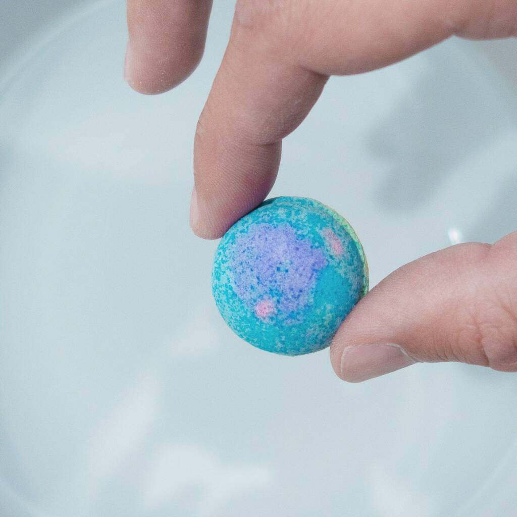 Set Of 10 Unicorn Poo Bath Bombs - lifestyle shot