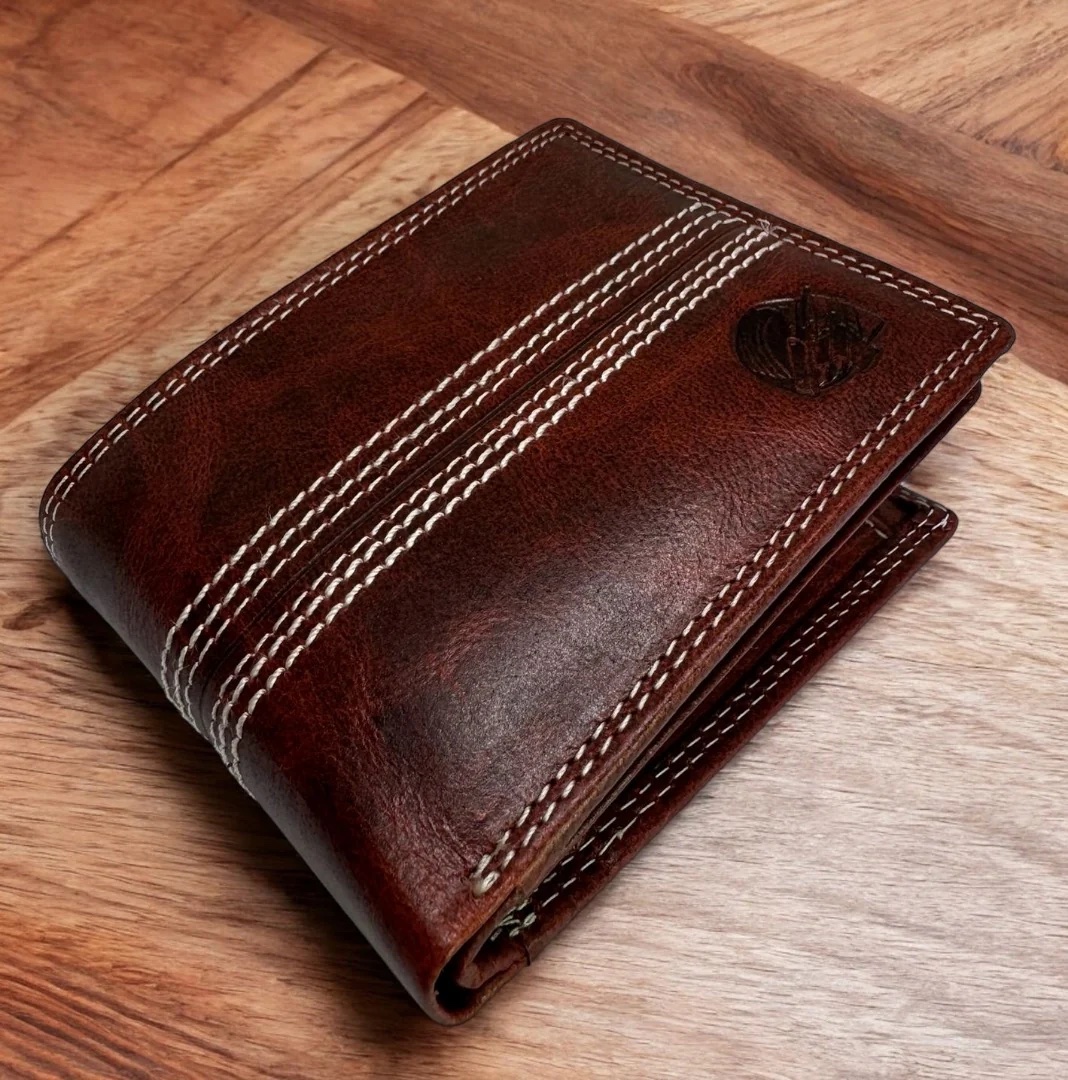 Buffalo Leather Cricket Wallet With RFIA - detail view